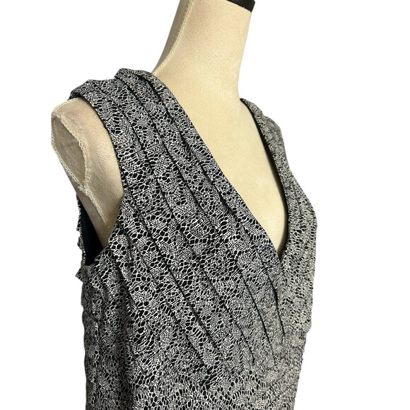 Dressbarn Collection Black Shutter Pleat Sleeveless V Neck Sheath Dress 16W - Picture 3 of 10